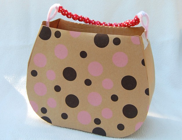 Handtasche aus Karton